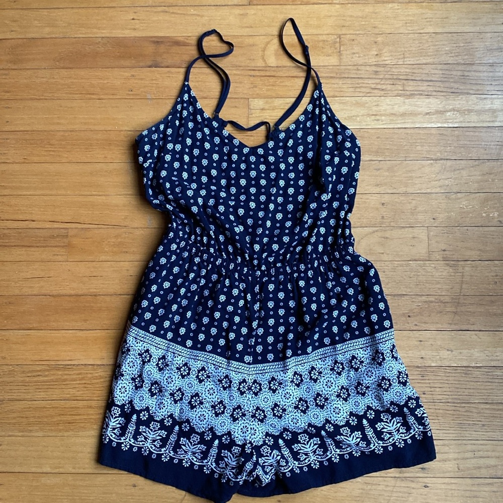 Garage Women's Navy Floral Print Lace Up Back Romper small